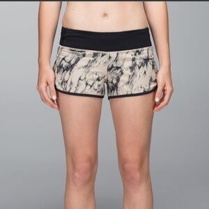 Lululemon Run: Speed Short *4-way Stretch
Great Granite Black Mojave Tan / Black